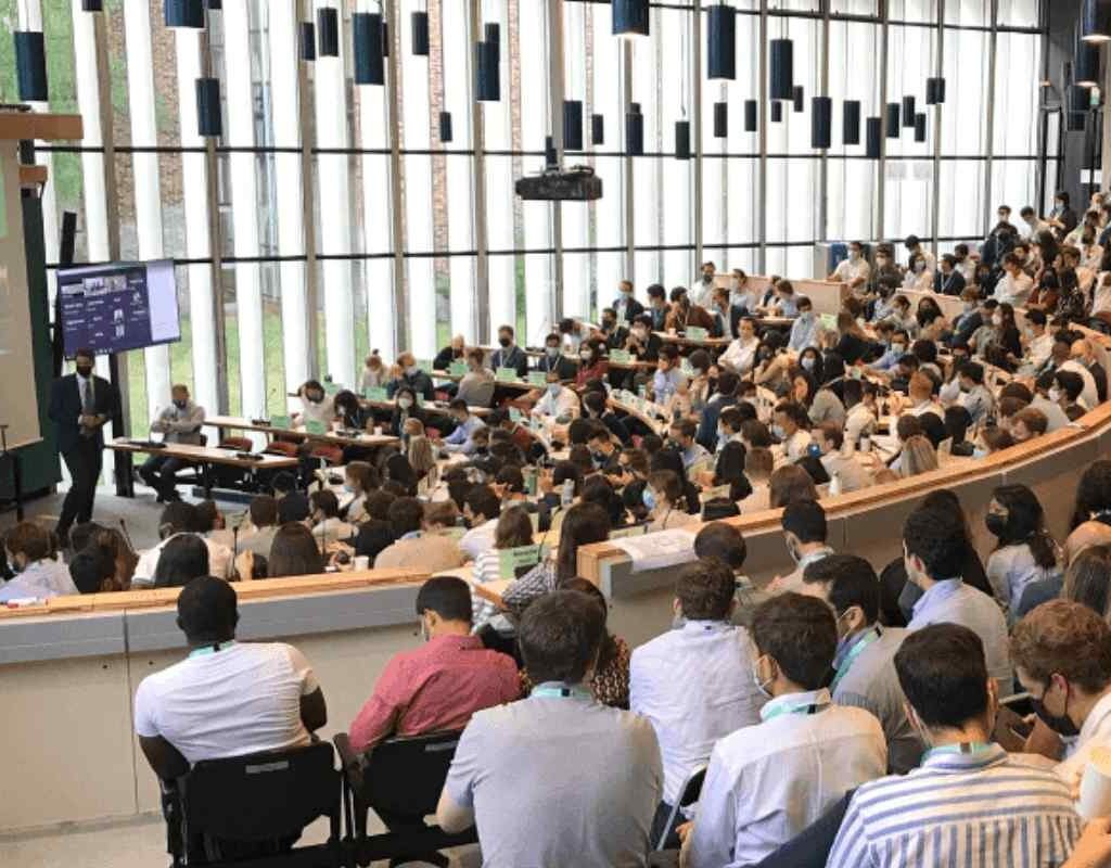 7 Steps To Choose The Best Business Schools | CIO Women's Magazine