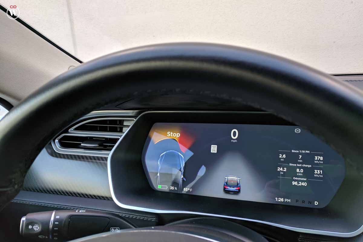 The Best 11 coolest features of the Tesla Model S | CIO Women Magazine