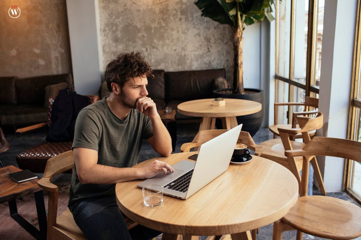 Side Gig Comparison: Moonlighting vs. Freelancing | CIO Women Magazine