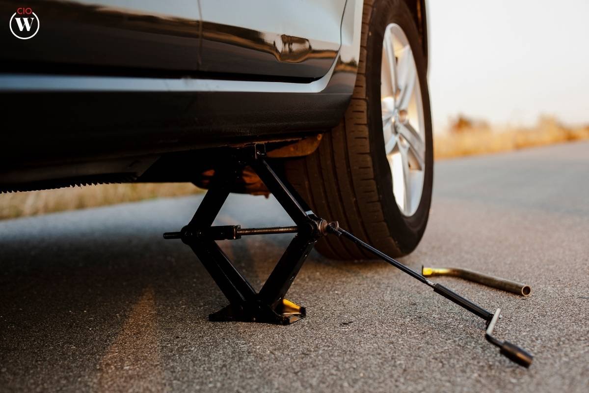 A 15 Step Woman-Friendly Guide to Changing a Flat Tire | CIO Women Magazine