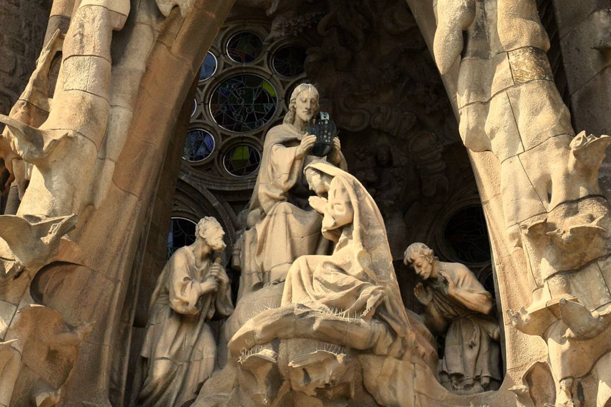 Sagrada Familia: The Unfinished Beauty of Barcelona | CIO Women Magazine