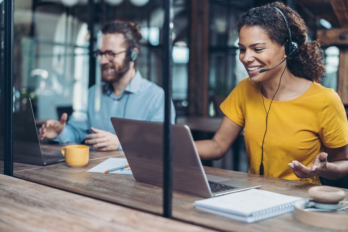 Automated Customer Service: Pros, Cons, and the Hybrid Solution | CIO Women Magazine