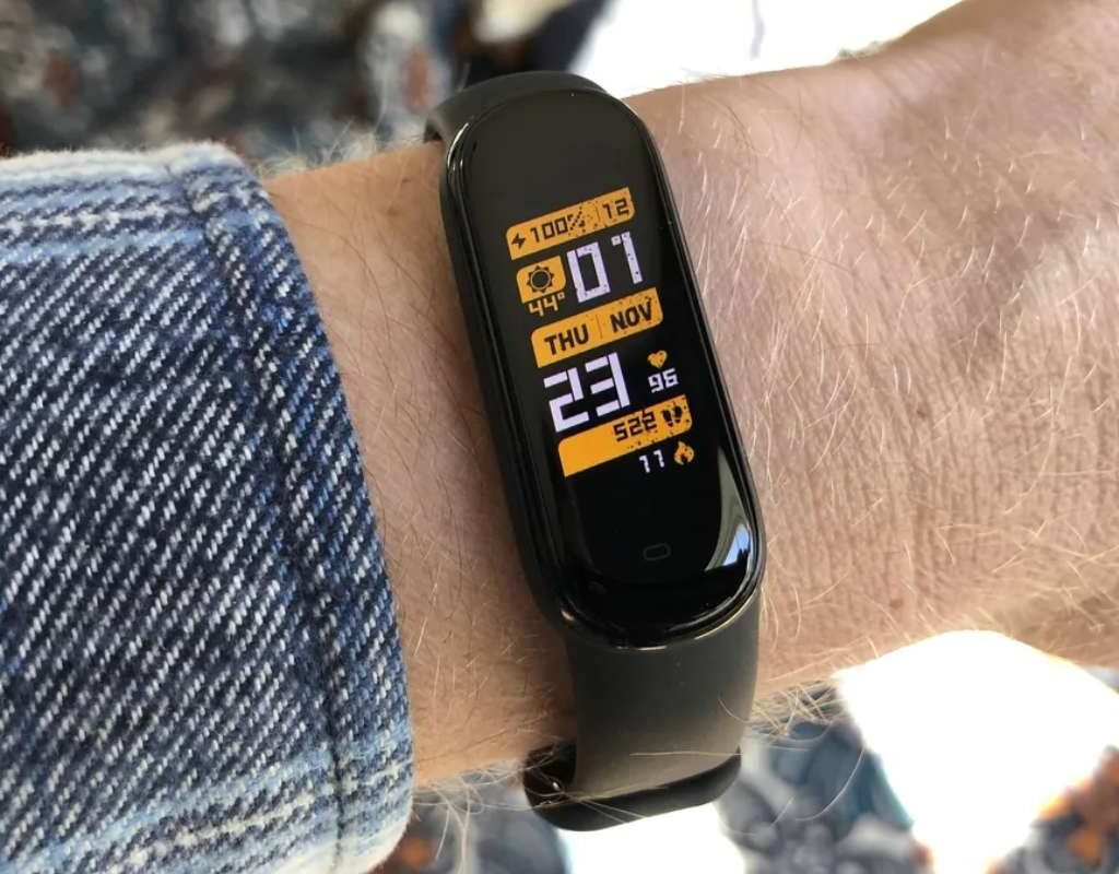 5 Best Fitness Trackers Watch for Women | CIO Women Magazine