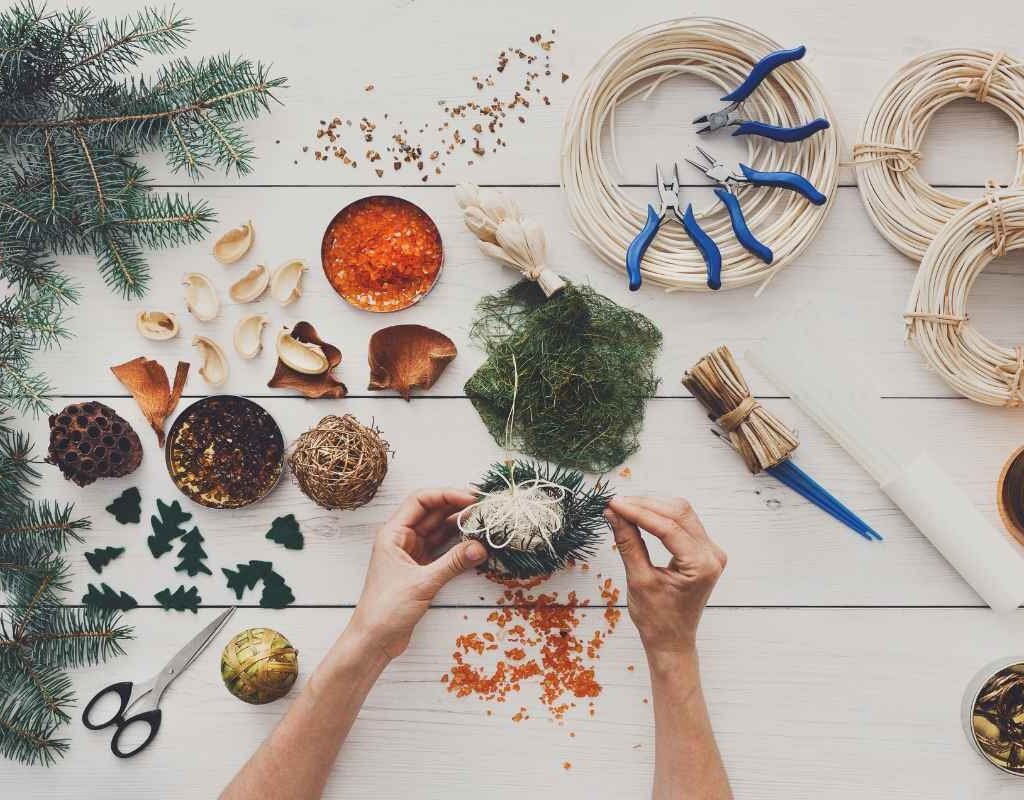 52 DIY Christmas Ornament Ideas That Are Easy to Make | CIO Women Magazine 