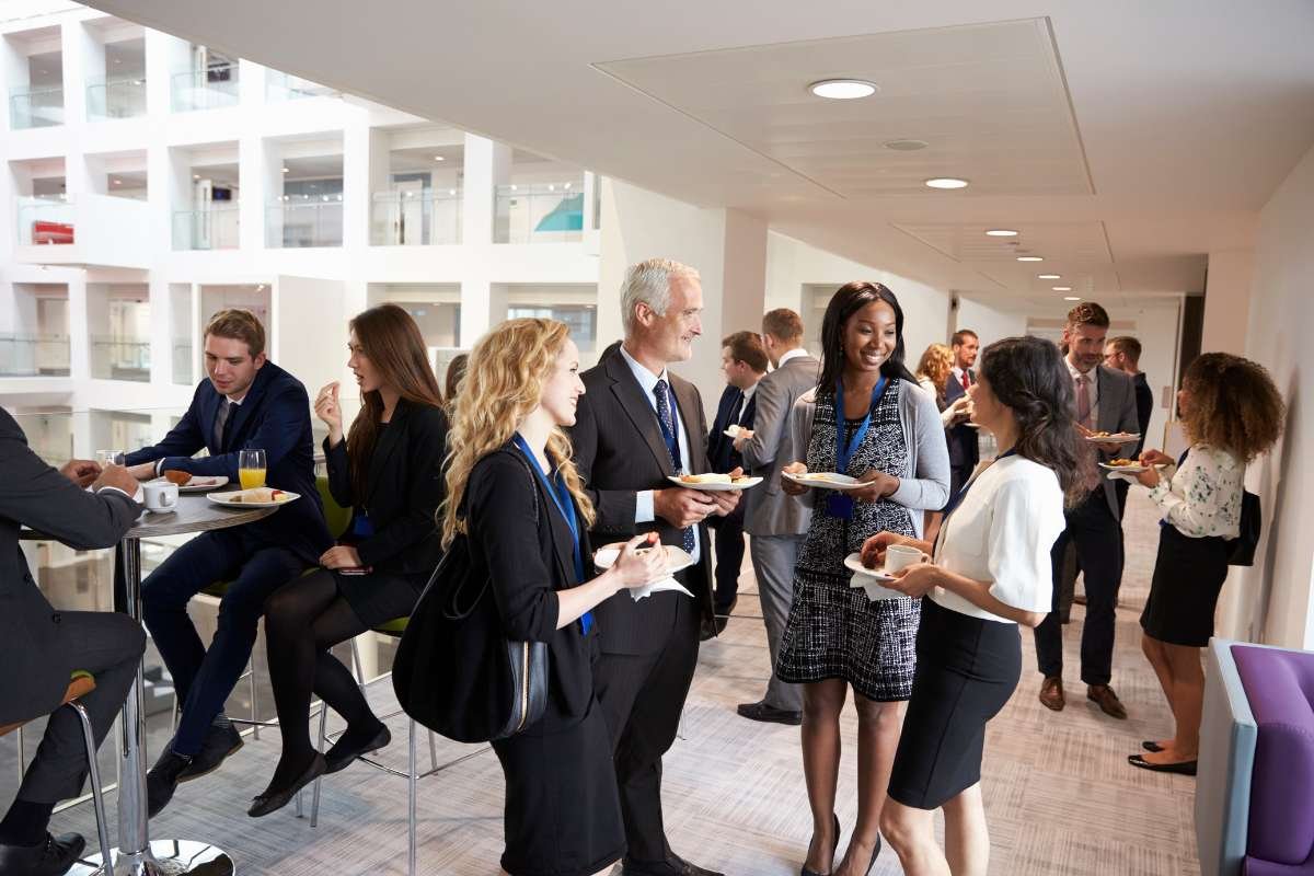 7 Networking Tips for Women: Building Connections and Confidence | CIO Women Magazine