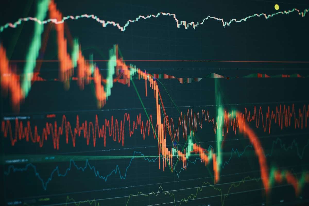 Stock Futures Decline as Markets Brace for Economic Data