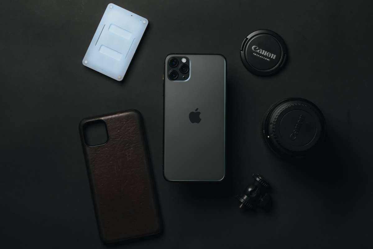 Naked Phones and Modern Risks: Is It Time to Ditch the Case?