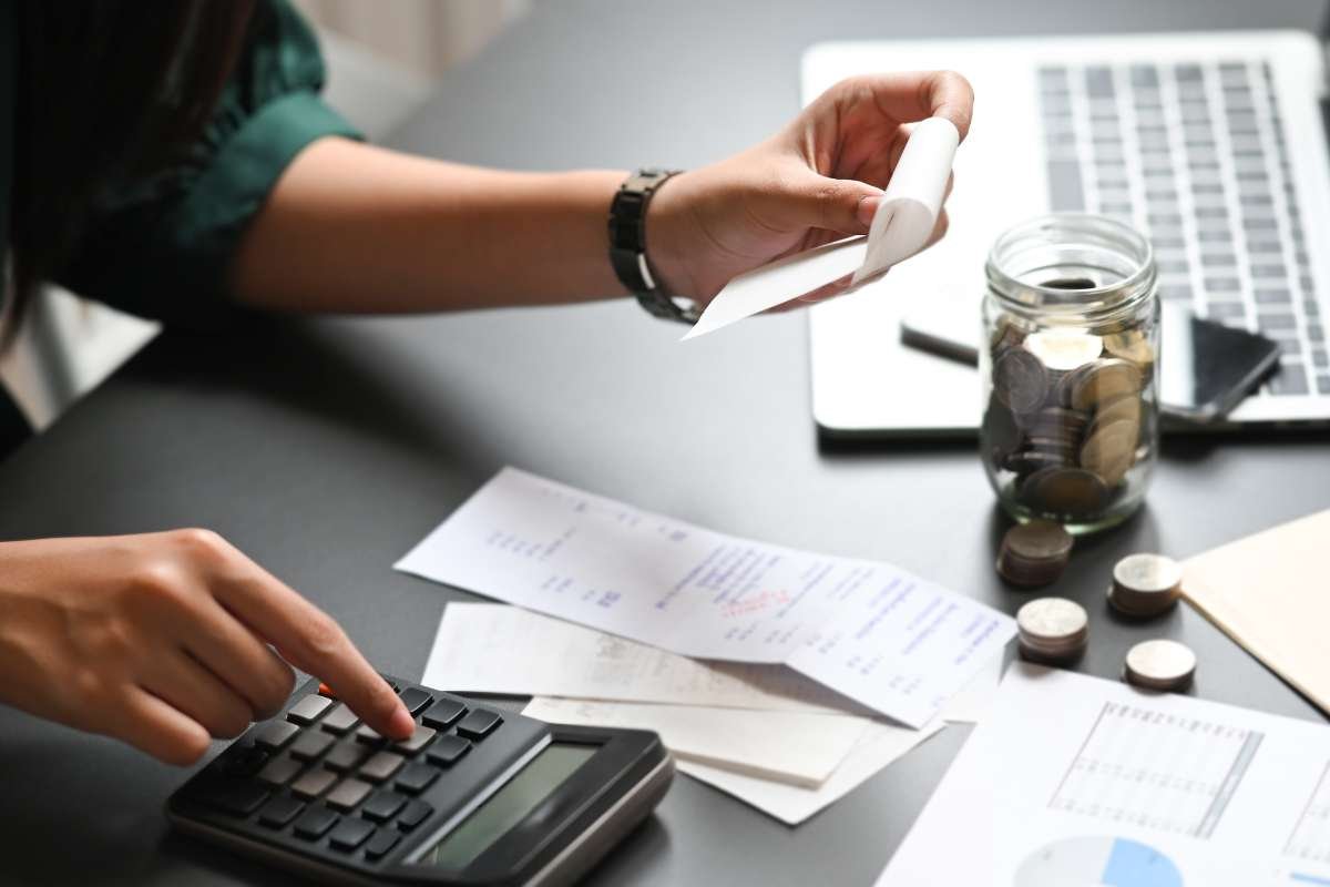 7 Smart Ways for Saving for a Rainy Day on a Budget | CIO Women Magazine