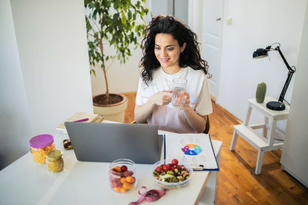 Health Tips for Desk Workers: How to Stay Active While Sitting All Day | CIO Women Magazine