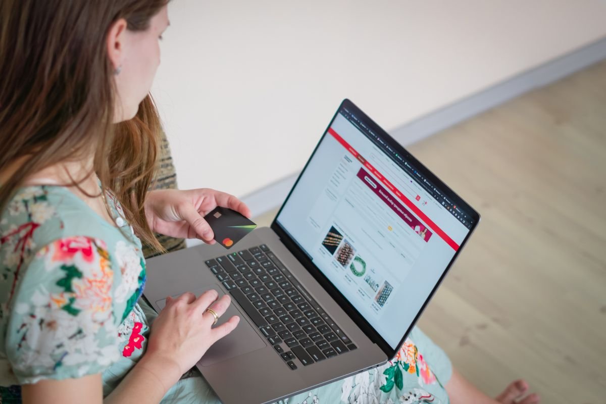DeskUp Products Review 2025: The Ergonomic Desk Solution | CIO Women Magazine